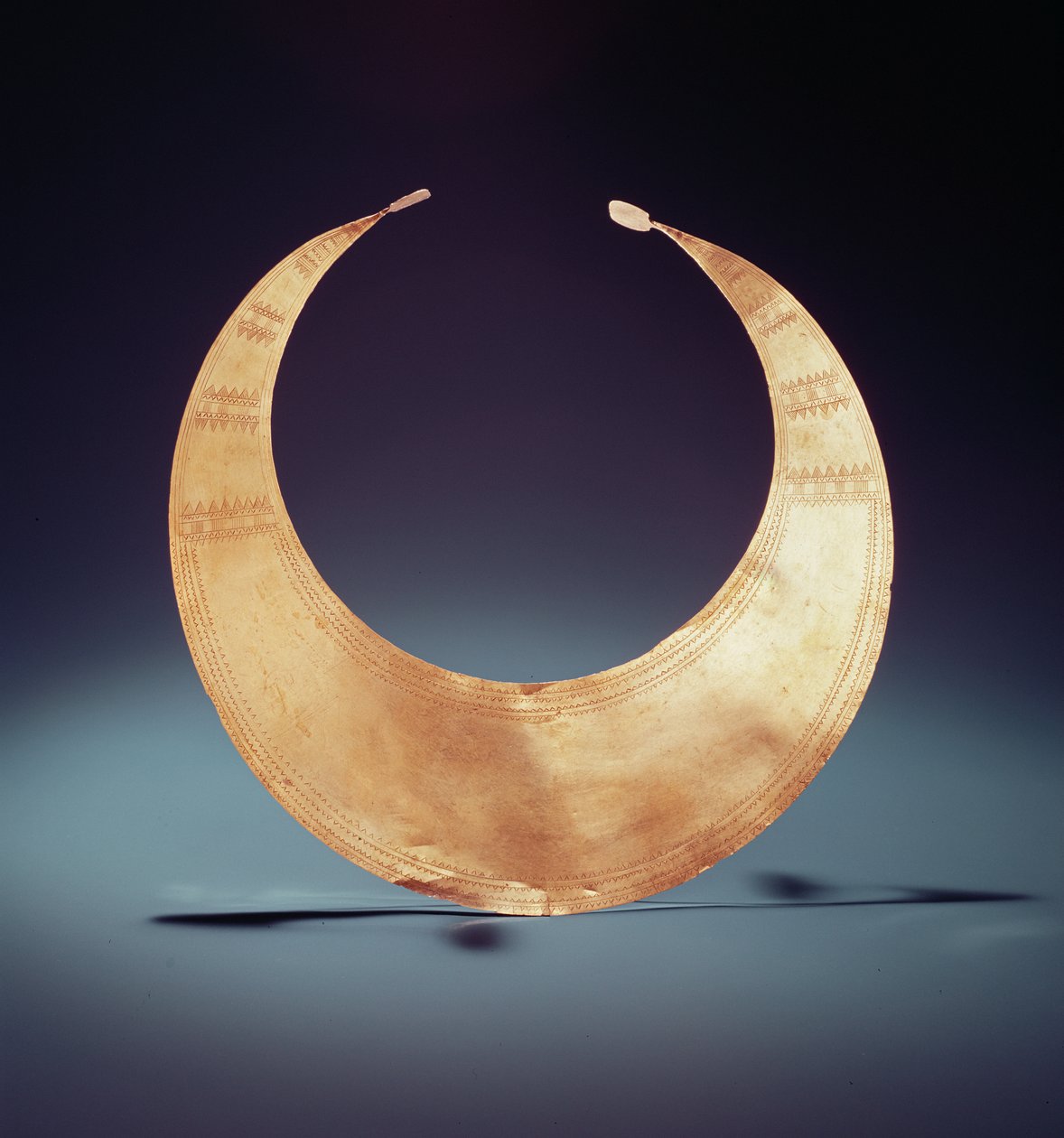 Lunula, Ross, County Westmeath, Erken Tunç Çağı, yaklaşık MÖ 2000 (altın) by Age Bronze