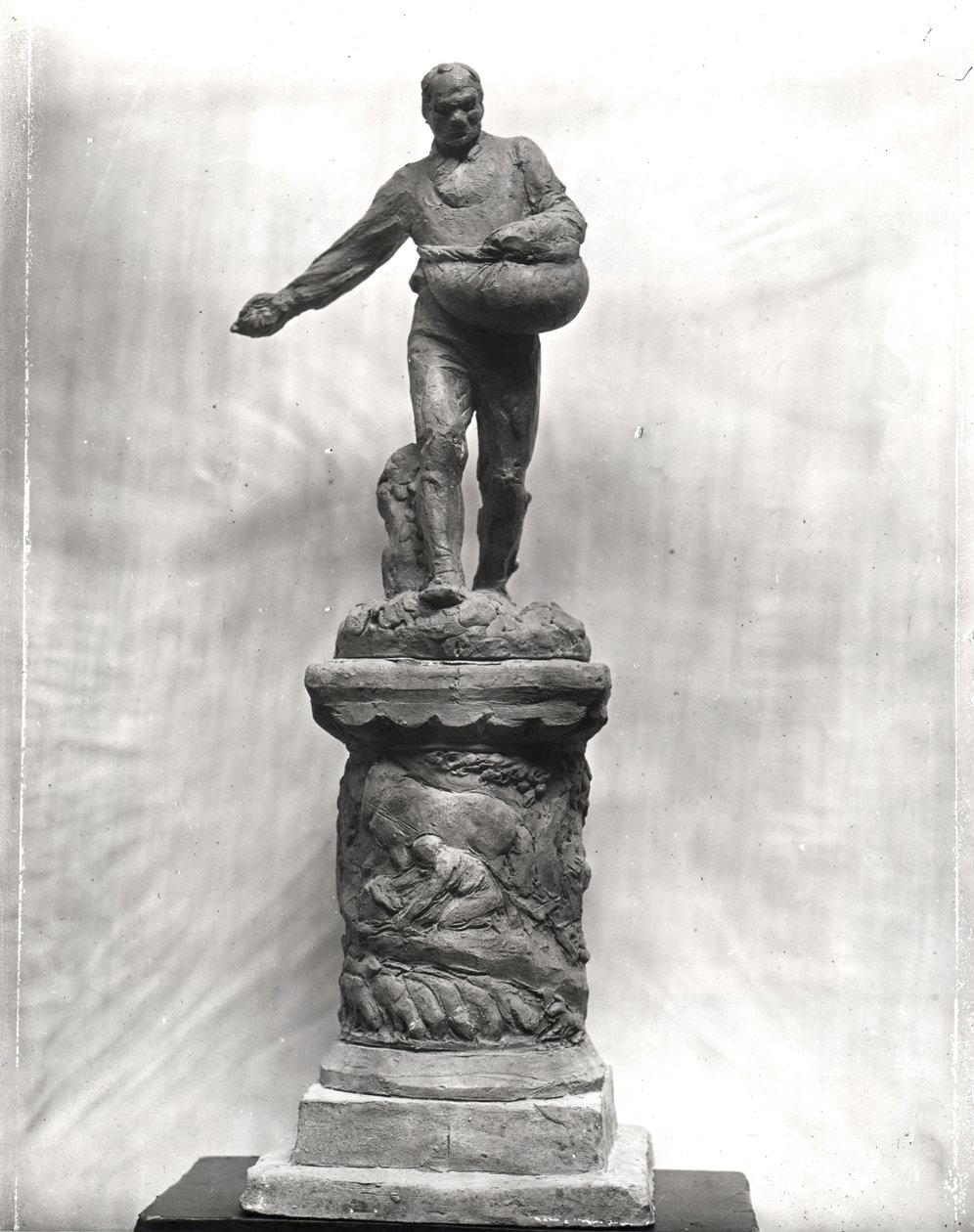 Ekici, tarladaki işçilere adanmış bir anıt için maket, 1889-1900 (pişmiş toprak) by Aime Jules Dalou