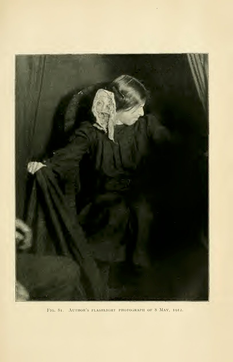 Eva Carrière ektoplazma üretiyor, Paris, 8 Mayıs 1912, Albert von Schrenck-Notzing tarafından 