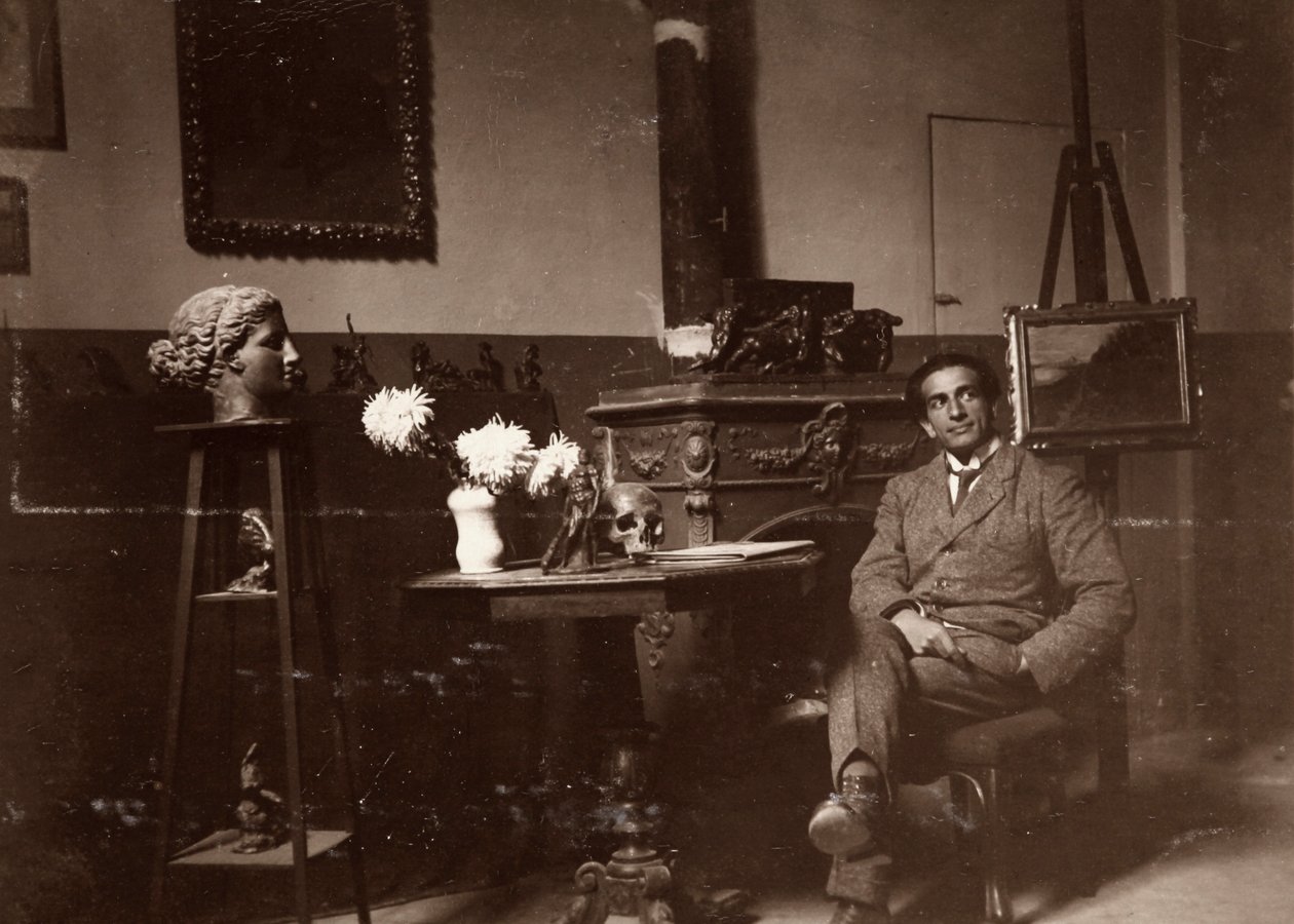 Heykeltıraş Mario Pelagatti, stüdyosunda, Floransa, 20/11/1920 (s/b fotoğraf) by Alberto Fierli