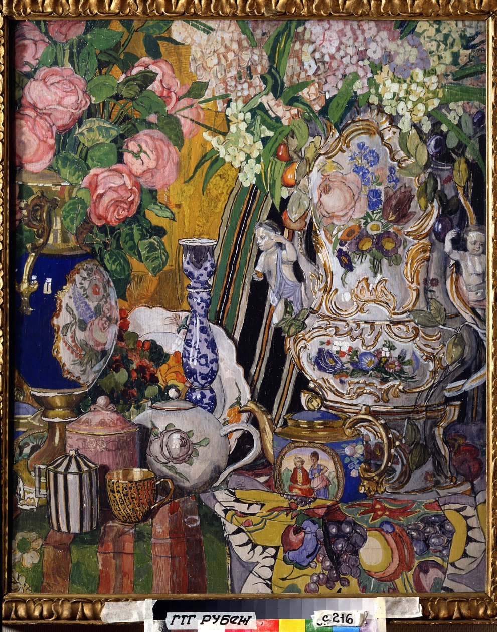 ""Çiçekler ve porselen ile natürmort"" Resim Alexander Yakovlevich Golovin (Alexander Golovin) (1863-1930) 1915 Devlet Tretyakov Galerisi, Moskova by Aleksandr Jakovlevic Golovin