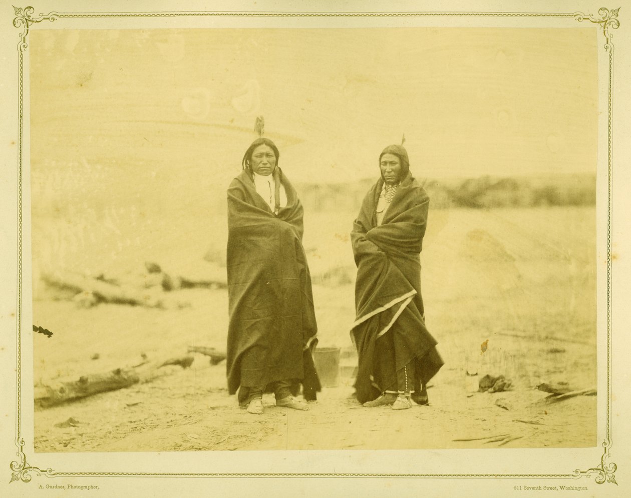 Benekli Kuyruk ve Hızlı Ayı, 1868 (albüm baskısı) by Alexander Gardner