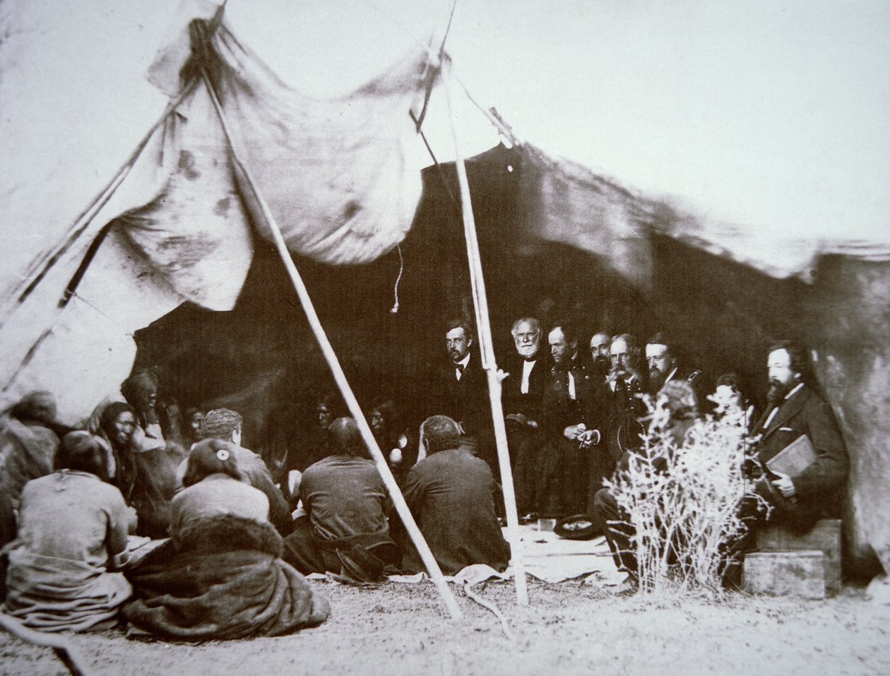 General William T. Sherman (1820-91) Şef Kızıl Bulut ile Fort Laramie Antlaşması