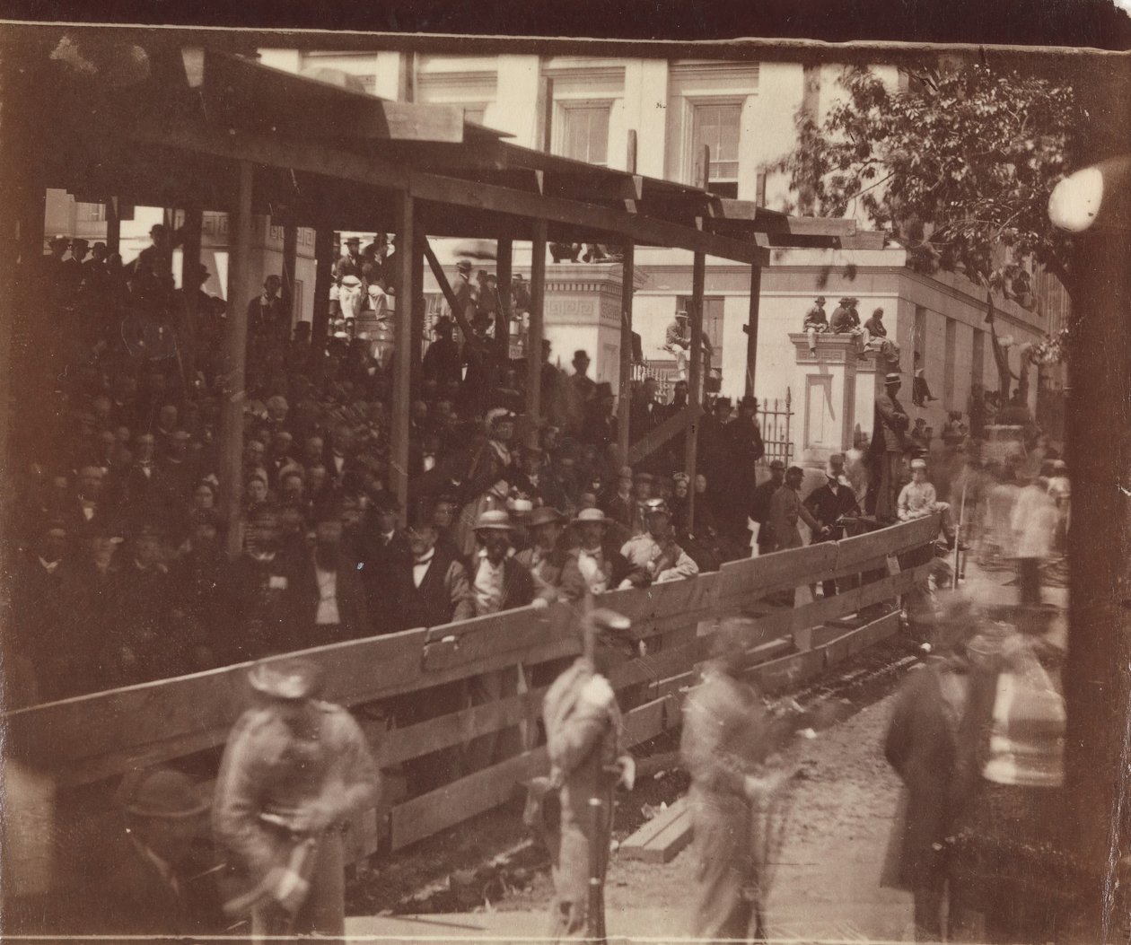 [Grand Army Review, Washington], 23 veya 24 Mayıs 1865. by Alexander Gardner