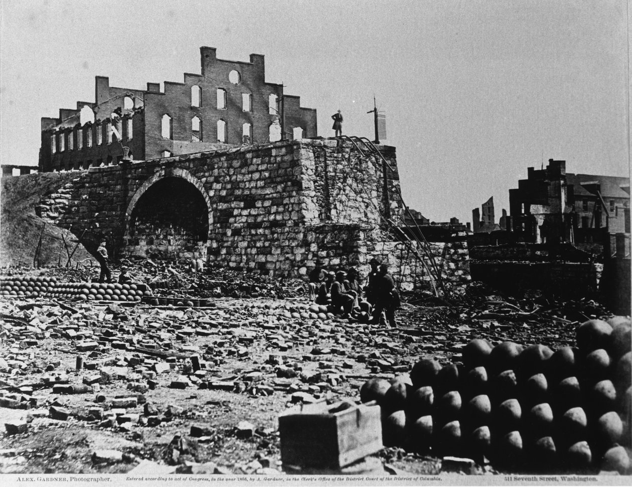 Arsenal Harabeleri, Richmond, Virginia, Nisan 1863 (kolodion negatifinden albüm baskısı) by Alexander Gardner