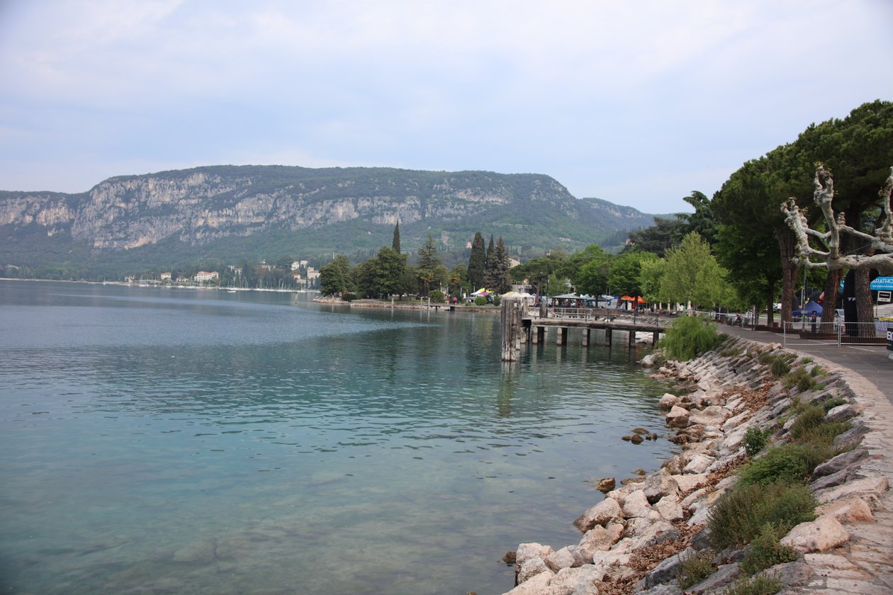 İlkbaharda Garda Gölü by Alexandra Joseph