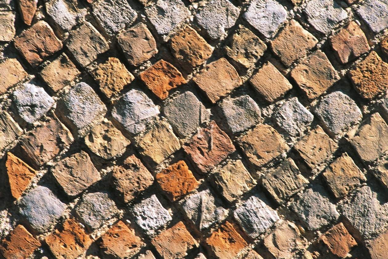 Bir opus reticulatum zemininin yakından görünümü. Civitella akropolü, İtalya, Abruzzo Bölgesi, Chieti by Nicolas Toussaint Charlet