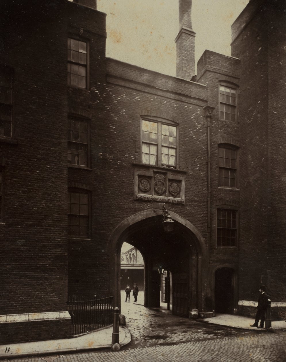 Lincoln's Inn, Kapı Evi by Alfred H. Bool