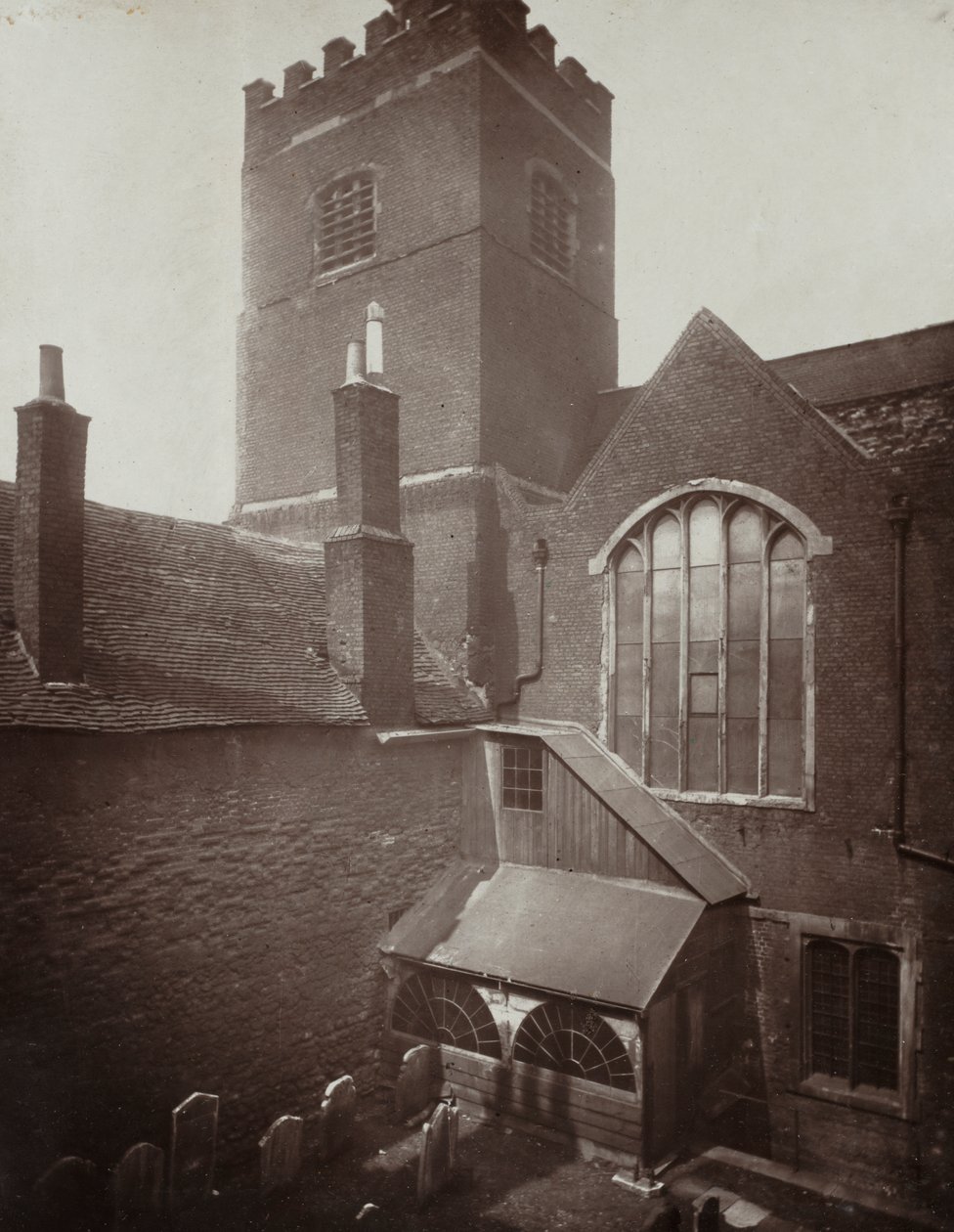 St. Bartholomews: Eski Güney Transept Alanındaki Yeşil Kilise Bahçesi by Alfred H. Bool
