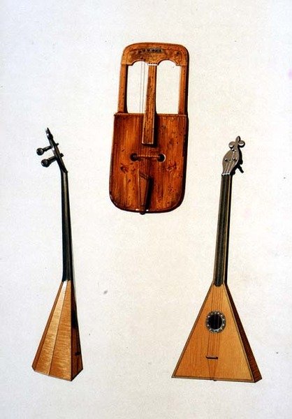 Bir Galli Crwth ve bir Rus balalaykası, 