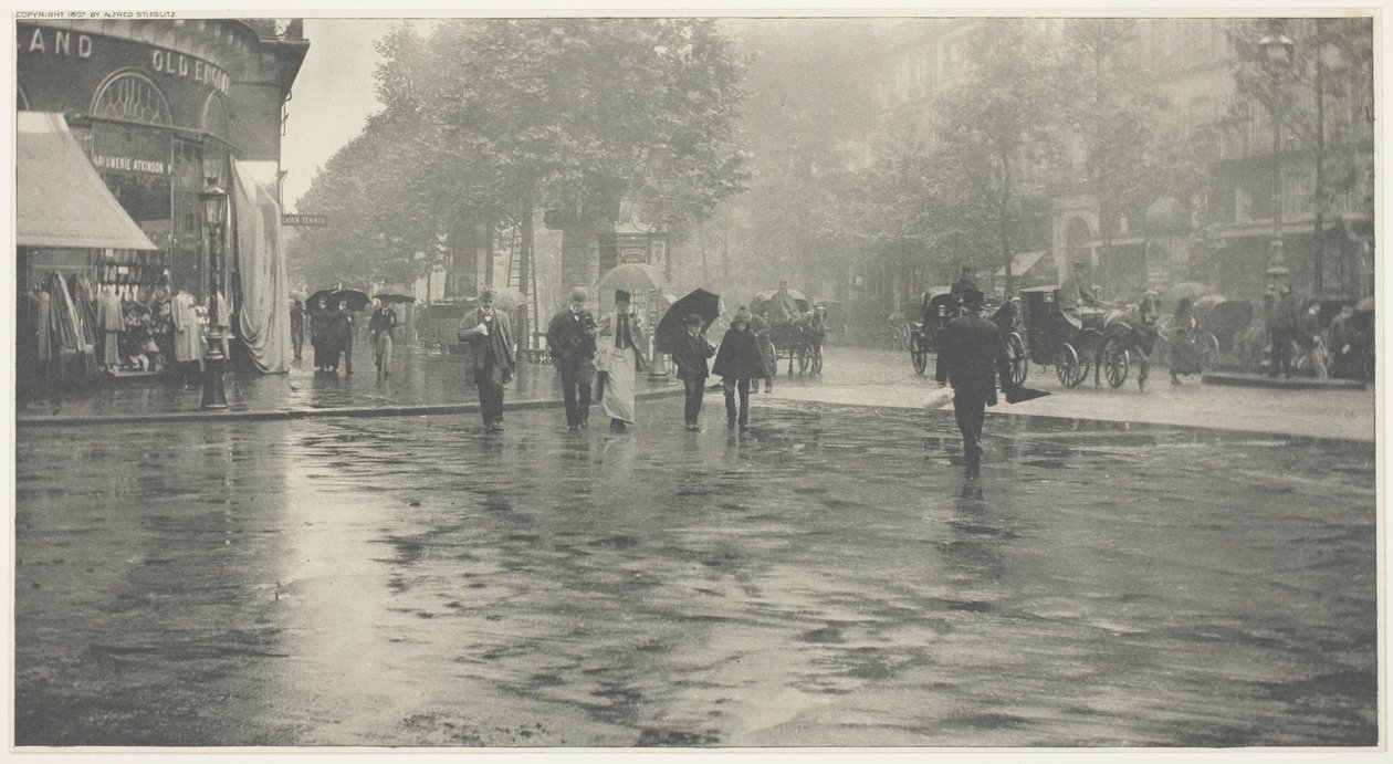 Paris Bulvarında Islak Bir Gün by Alfred Stieglitz