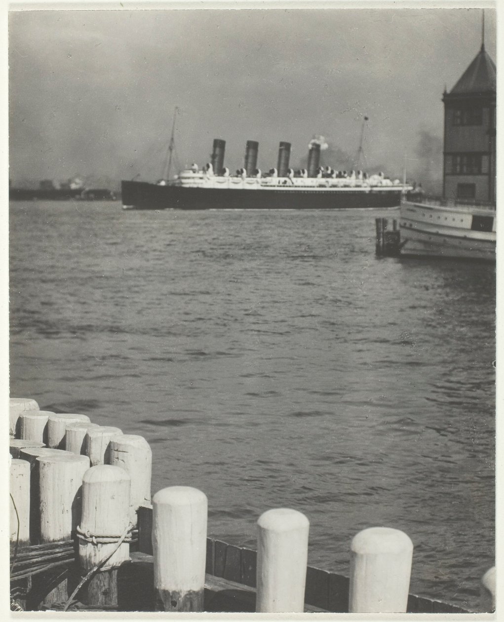 Dışa Bağlı, Mauretania by Alfred Stieglitz