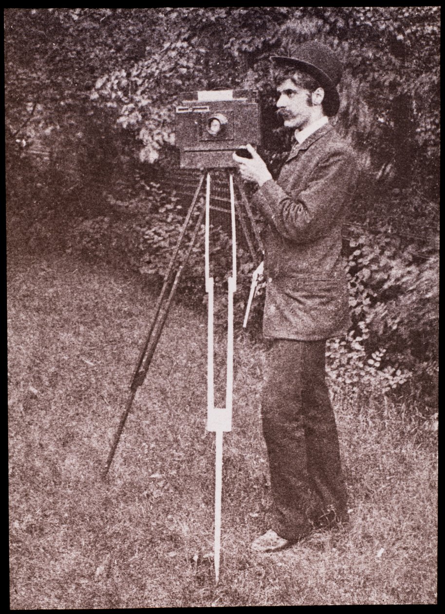 Kamera, tripod ve tabanca ile kendi kendine portre by Alfred Stieglitz