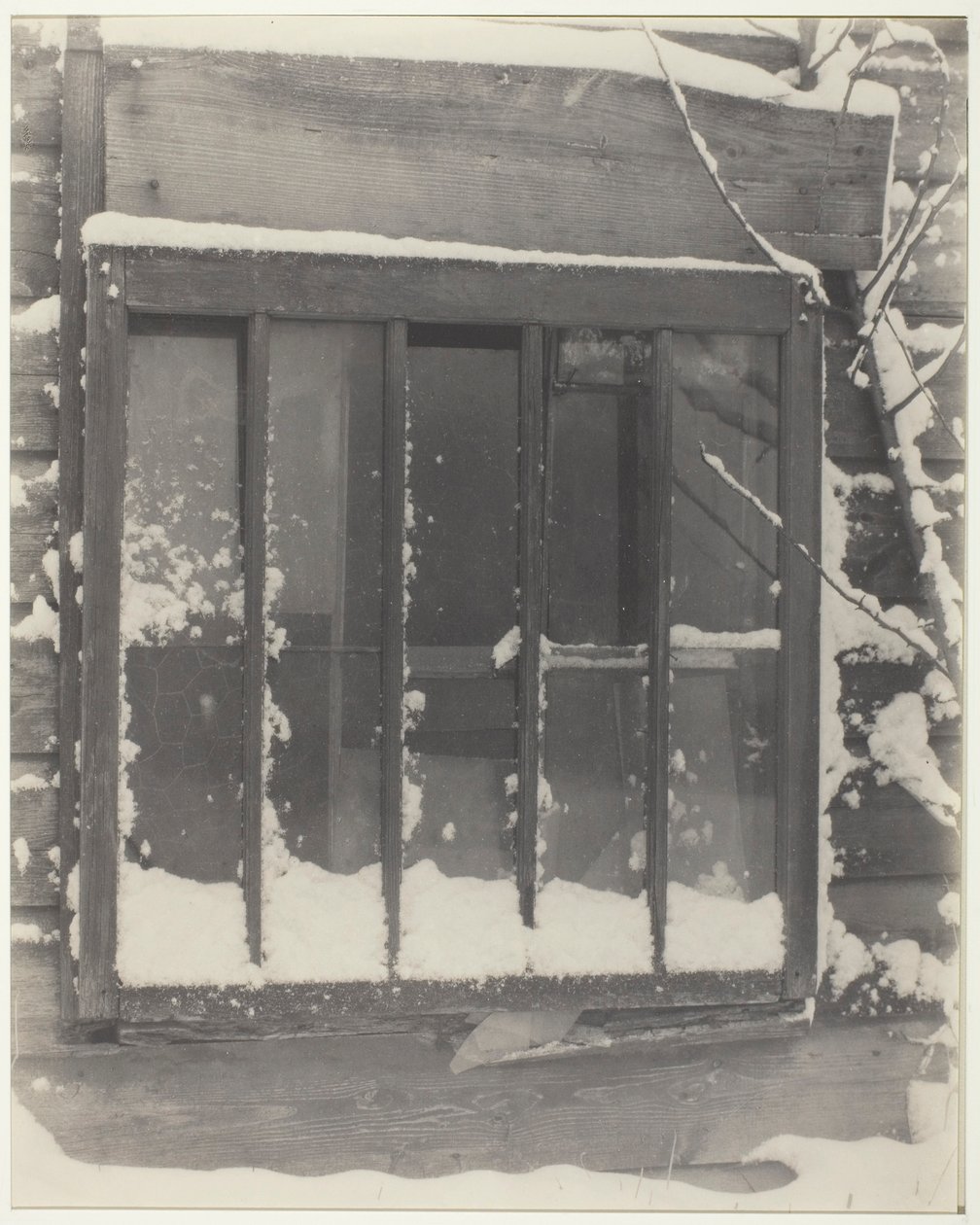 Pencere: Ahşap, Cam, Kar by Alfred Stieglitz