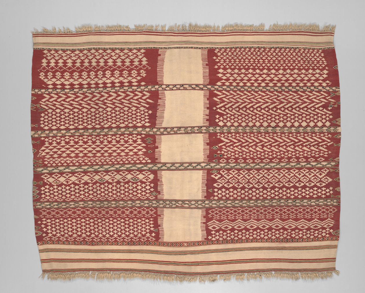 Kadının tören örtüsü veya pelerini (akselal), 19. yüzyıl sonu (yün) by Algerian School