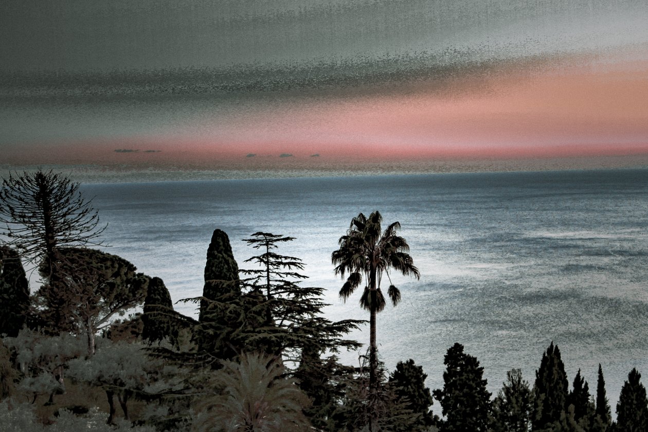 Taormina Günbatımı, 2019 (elle yeniden boyanmış fotoğraf) by Alice Gur-Arie