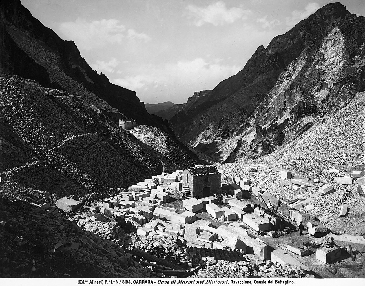 Carrara yakınlarındaki Ravaccione taş ocakları (s/b fotoğraf) by Fratelli Alinari