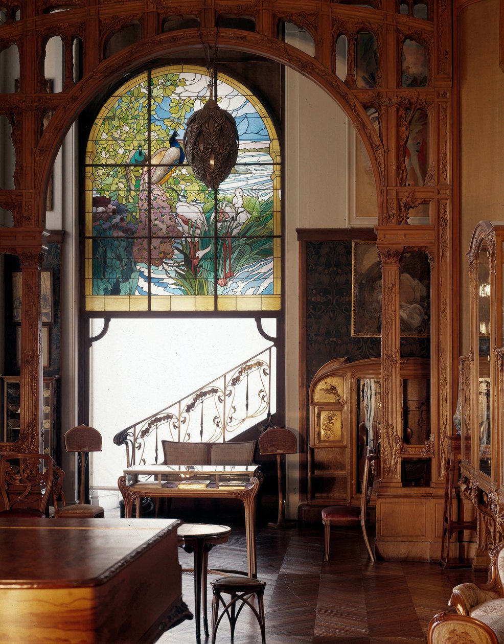 Art Nouveau: Alphonse Mucha (1860-1939), Musee des Arts Decoratifs Paris tarafından vitraylı “Modern tarz” bir dairenin görünümü by Alphonse Mucha