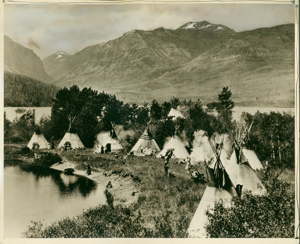 Bir Kızılderili kampı by American Photographer