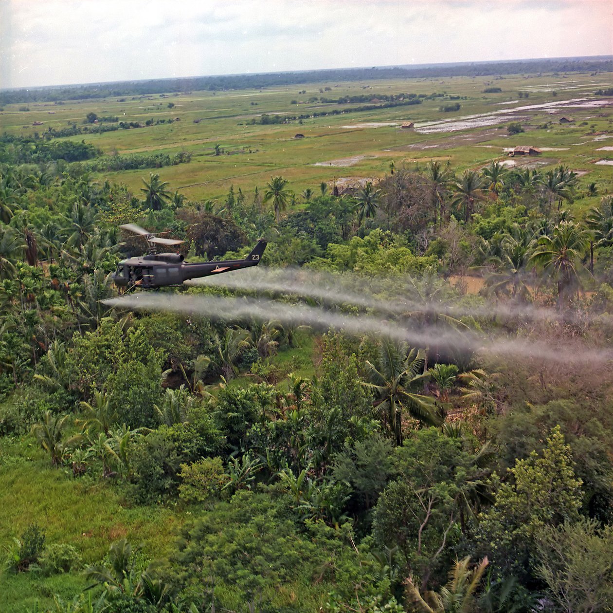 336. Havacılık Şirketine ait bir UH-1D helikopteri, Mekong Deltası