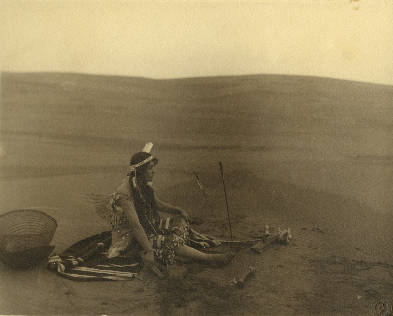 Oturan bir Kızılderili kadın by American Photographer