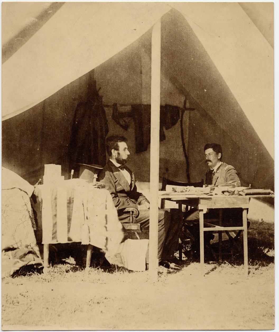 Abraham Lincoln (1809-65), ABD'nin 16. Başkanı ve George Brinton McClellan (1826-85), Birlik Ordusu Generali (albüm fotoğrafı) by American Photographer
