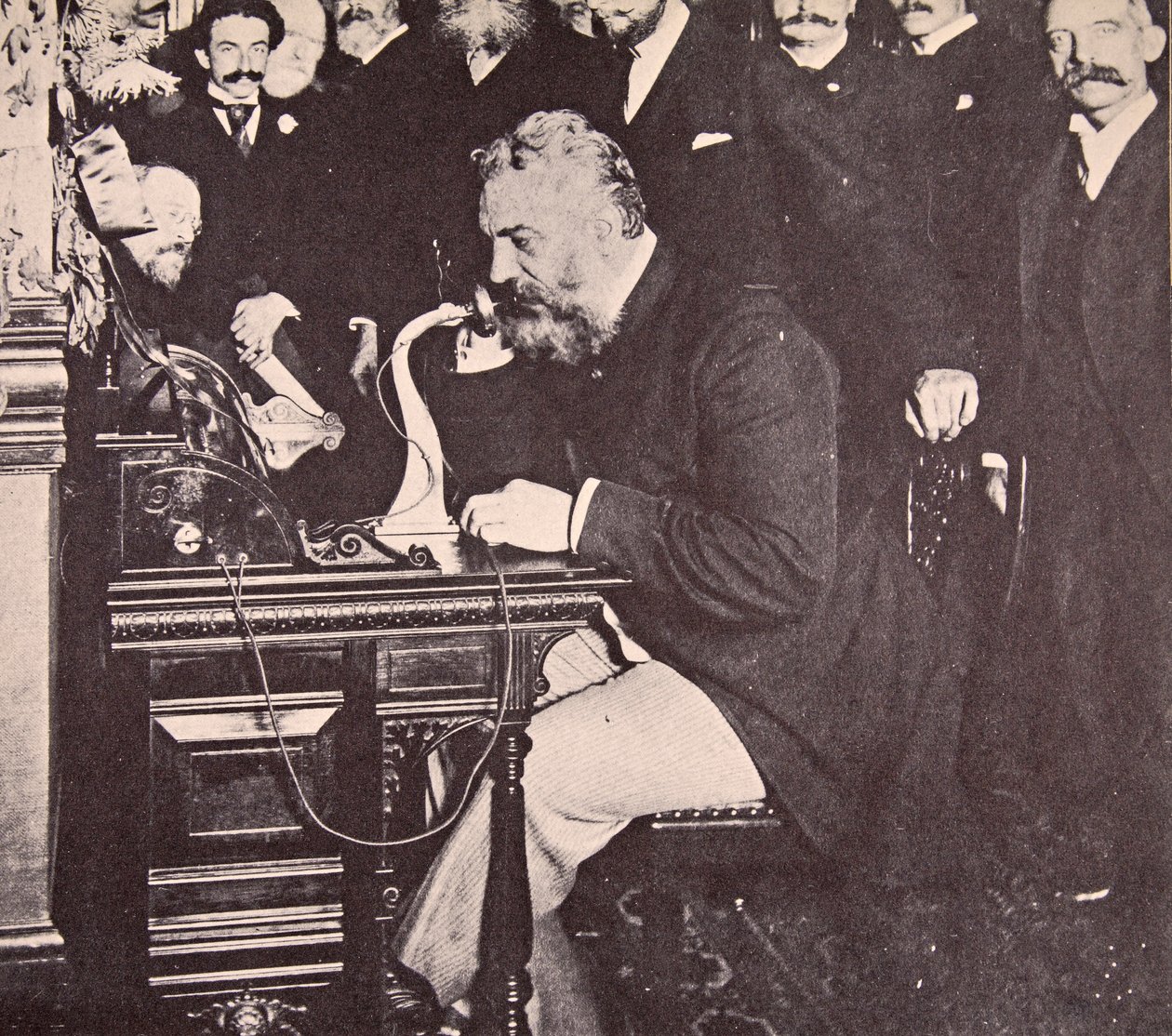 Alexander Graham Bell, New York ve Chicago arasında ilk aramayı yapıyor, 1892 by American Photographer