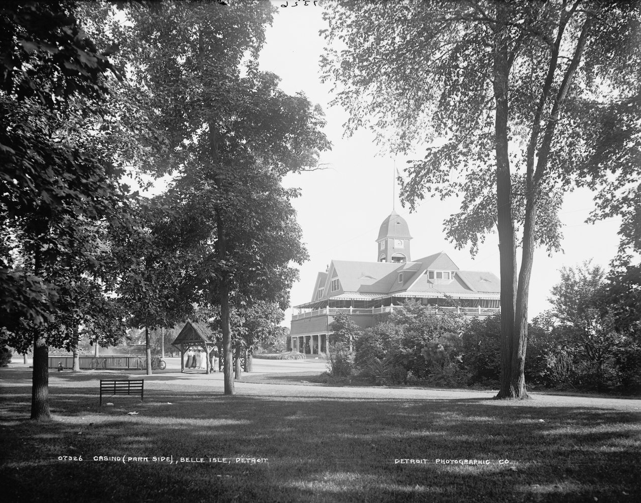 Kumarhane (park tarafı), Belle Isle, Detroit, 1884-89 by American Photographer