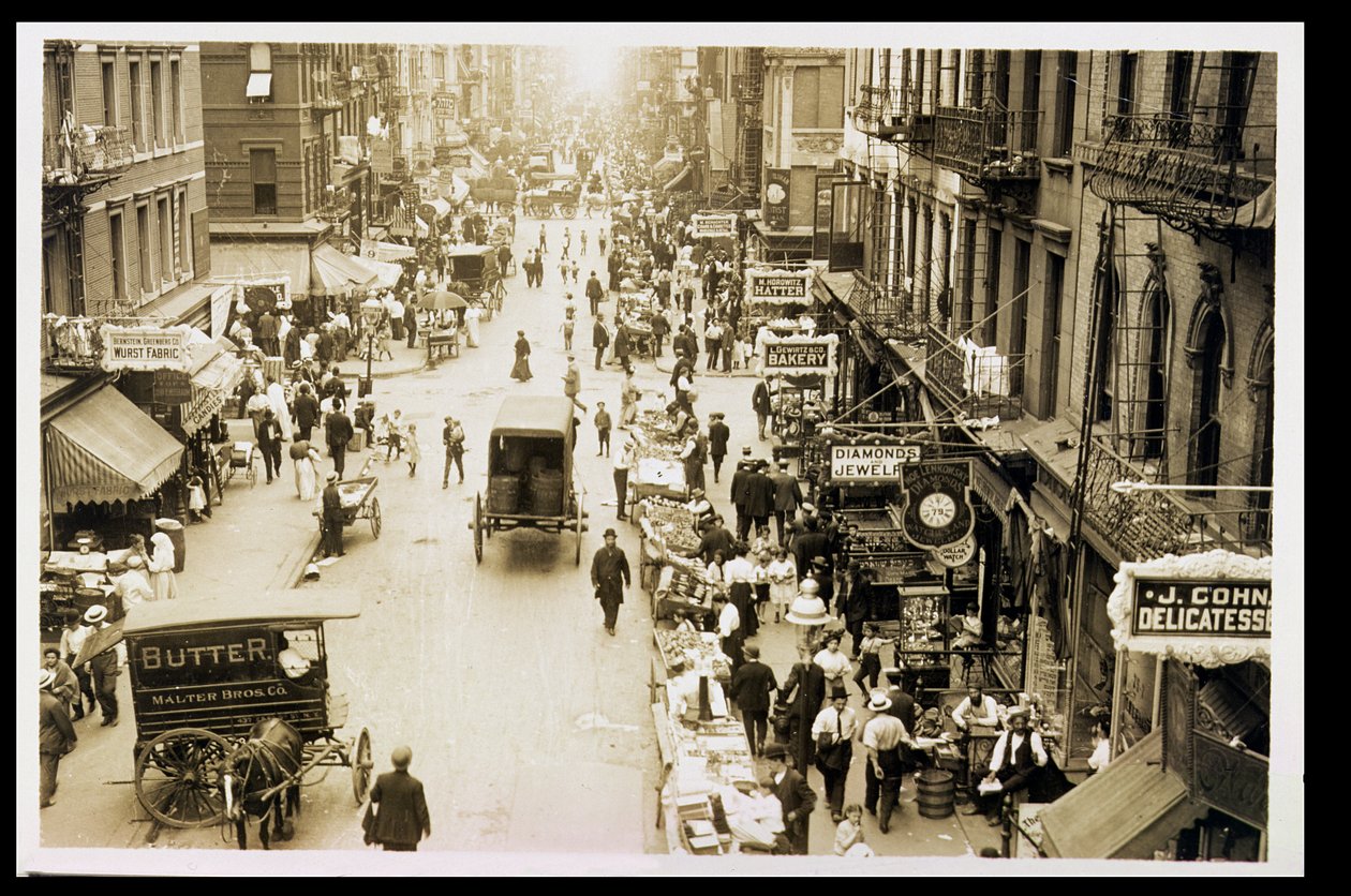Rivington ve Orchard Sokaklarında Doğuya Doğru, 1905 by American Photographer