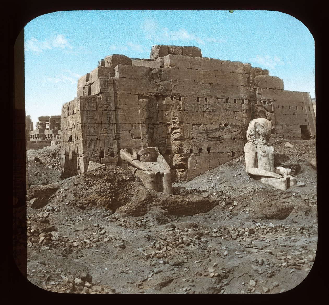 Mısır - Karnak, büyük heykeller (fener kaydırağı) by American Photographer