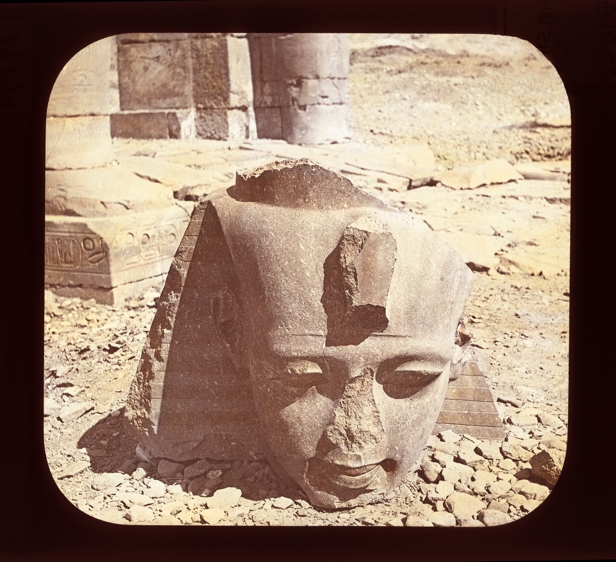 Mısır - Ramses, II. Ramses heykelinin başı, Thebes (fener kaydırağı) by American Photographer