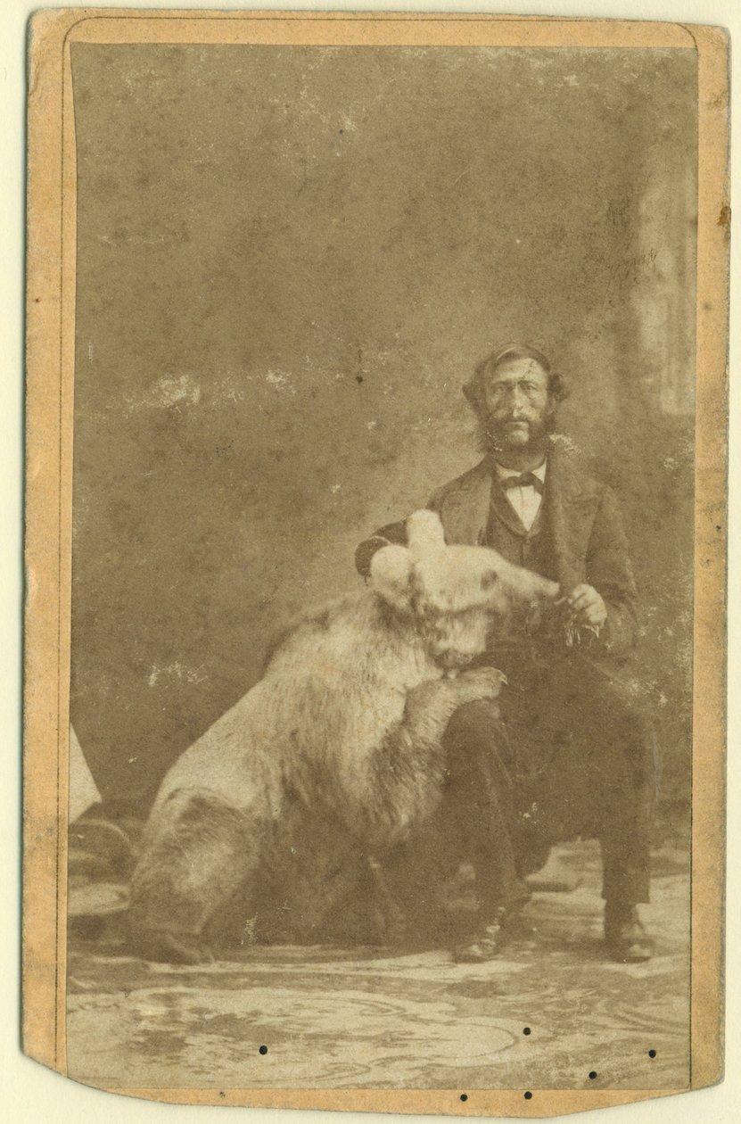 James Capen Grizzly Adams (1807-60), bir Boz Ayı ile fotoğraflandı by American Photographer