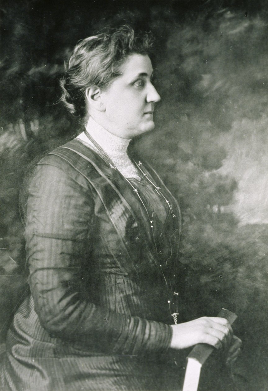 Jane Addams elinde bir kitap tutuyor, 1913 by American Photographer