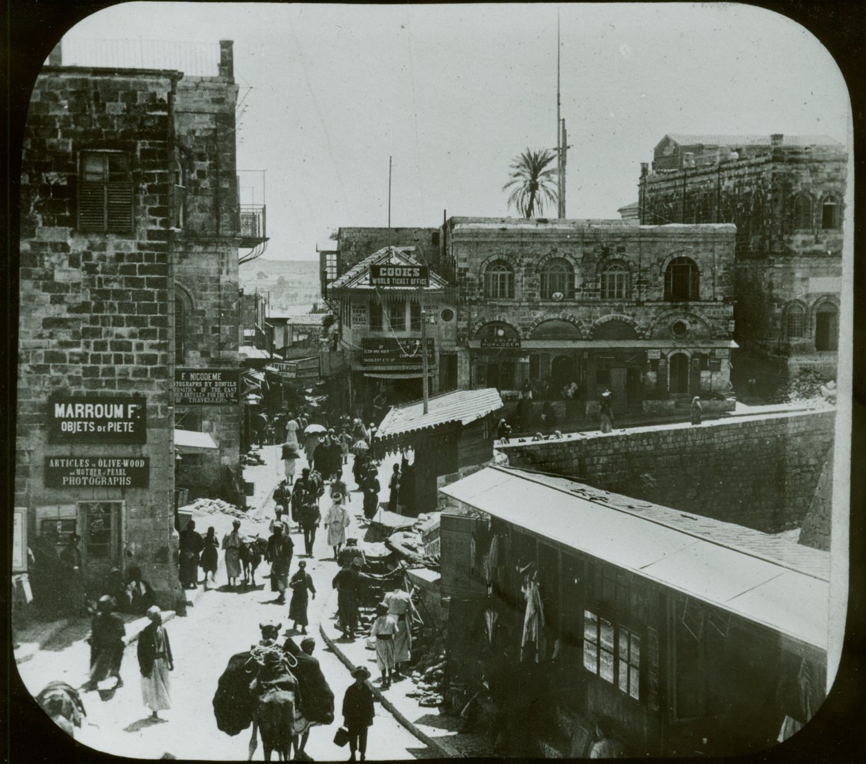 Kudüs, Yafa Kapısının İçinde, 1880 dolayları (fener slaydından baskı) by American Photographer