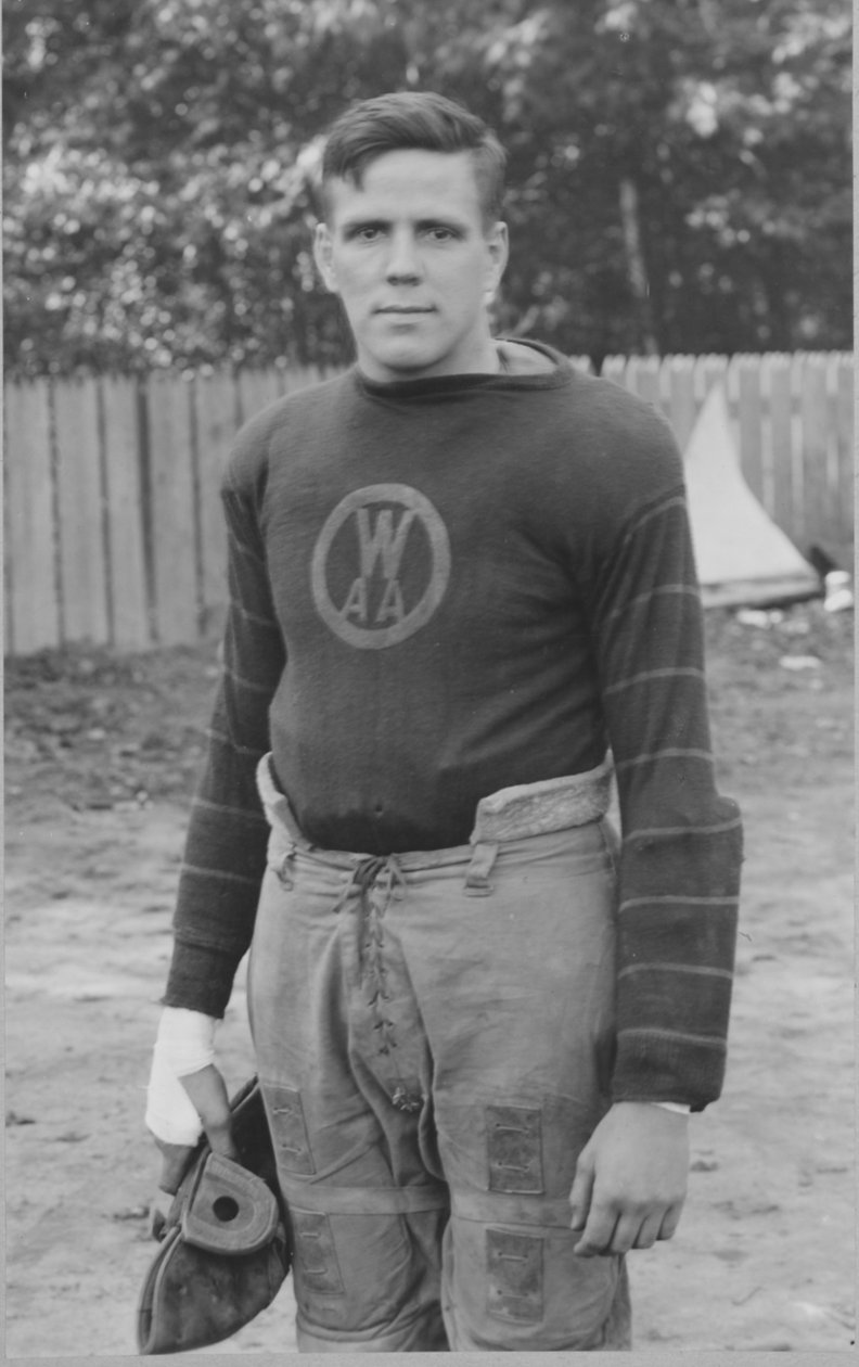 P. Freeman, Yardımcı Antrenör, Westinghouse Athletic Association Futbol Takımı, 1923 by American Photographer