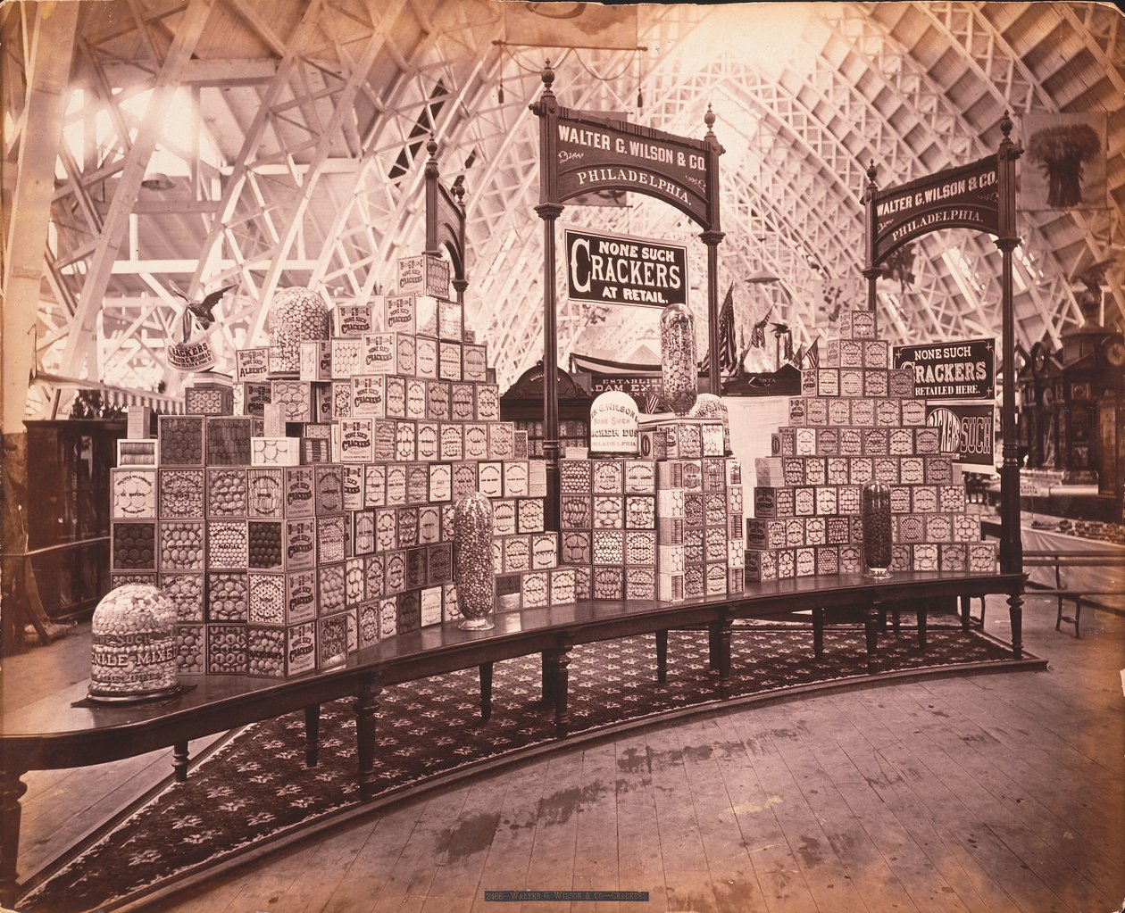W.G. Wilson und Co.s sergisi - Walter G. Wilson und Co. Crackers, Tarım Salonu, Philadelphia, c.1876 (albüm baskısı) by American Photographer