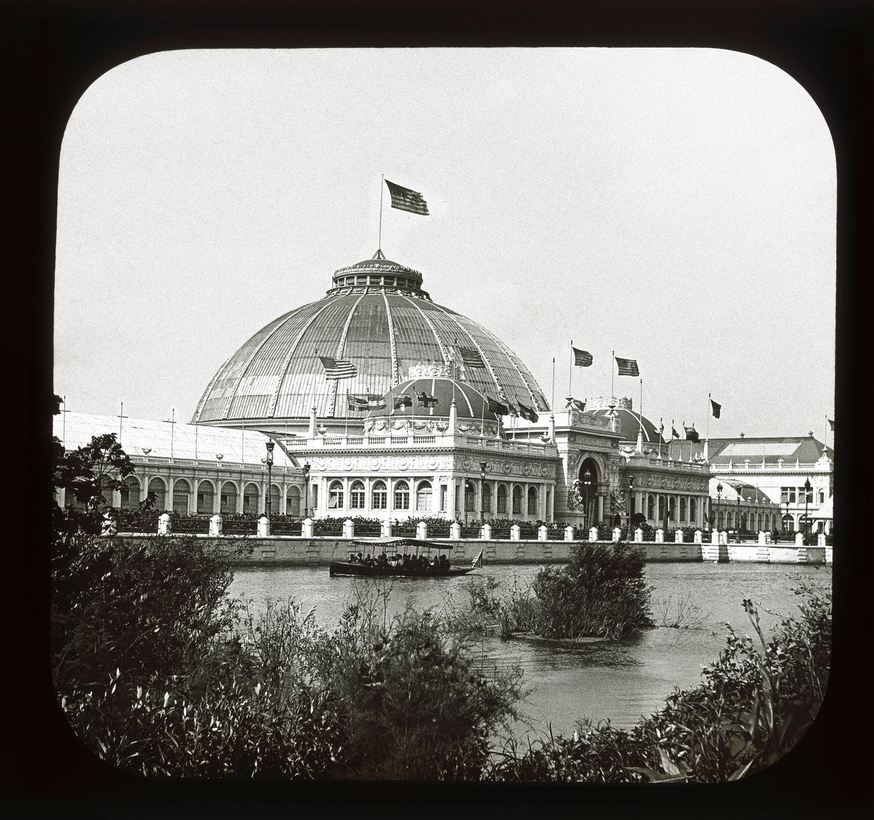 Dünyalar Kolomb Sergisi: Bahçıvanlık Binası, Chicago, 1893 (fener kaydırağı) by American Photographer