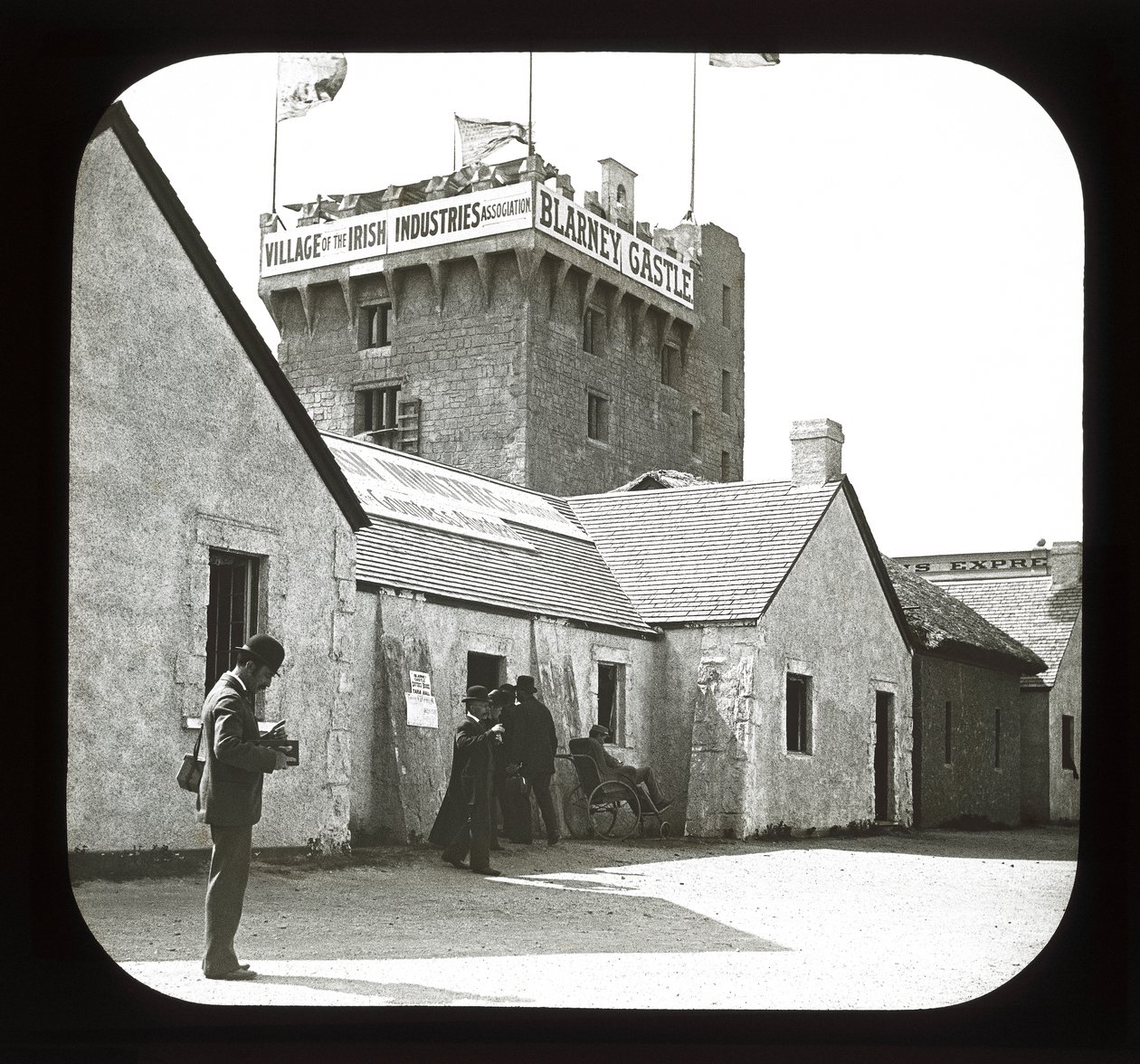 Dünyalar Kolomb Sergisi: İrlanda Köyü, Chicago, 1893 (fener kaydırağı) by American Photographer