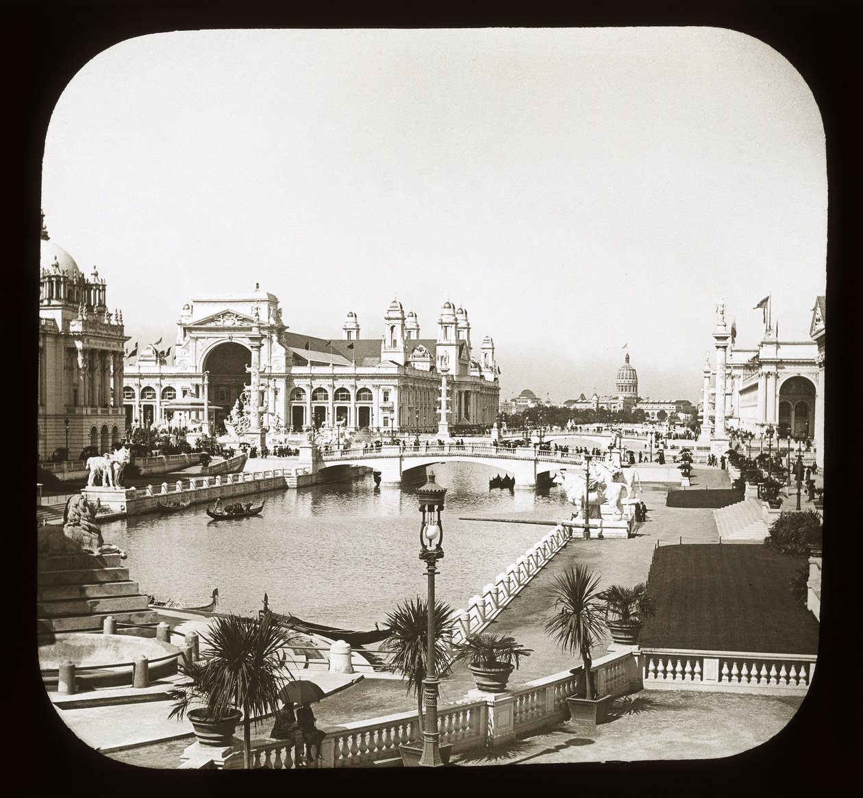 Dünyalar Kolomb Sergisi: dış görünüm, Chicago, 1893 (fener kaydırağı) by American Photographer