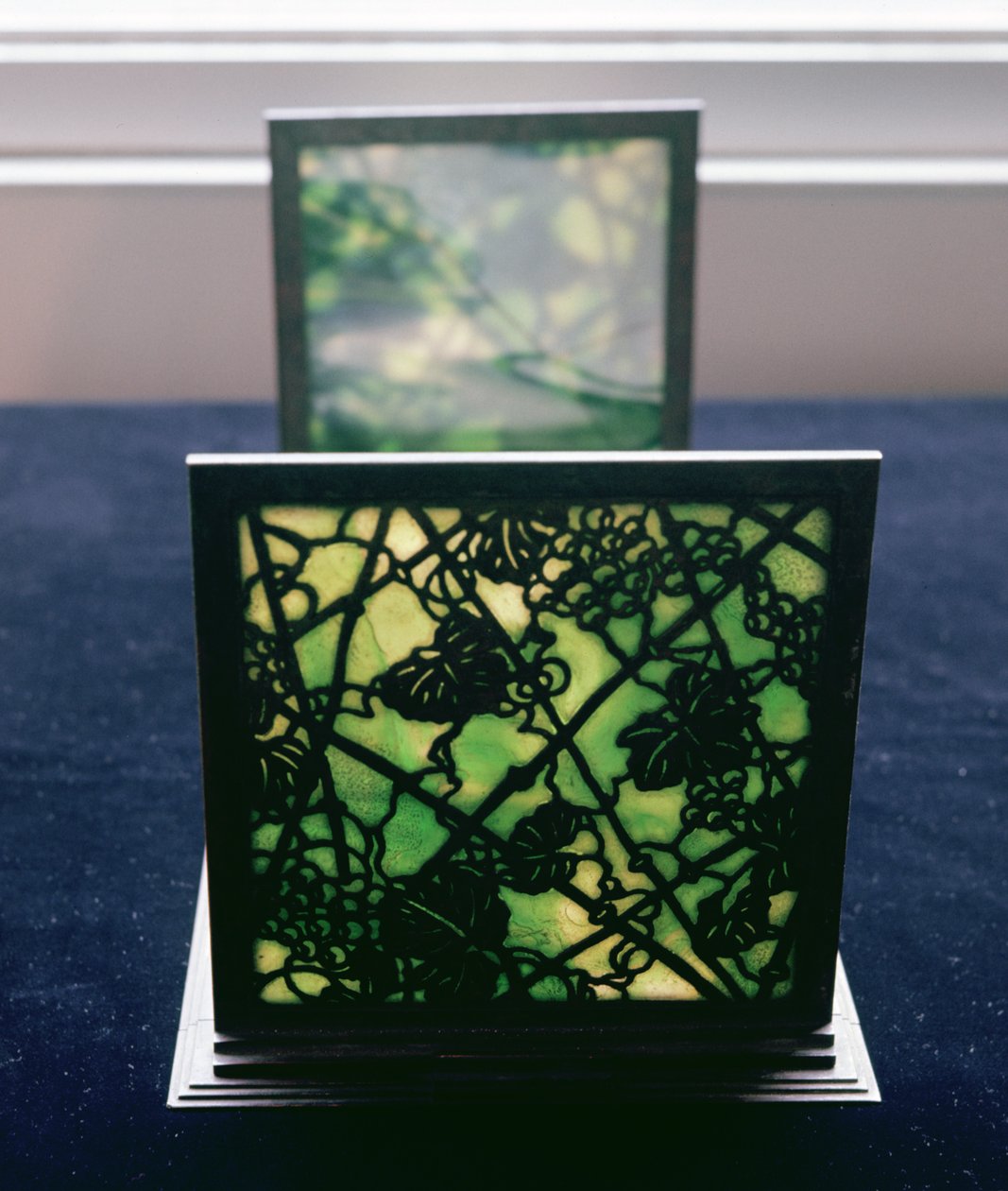 Art Nouveau kitap ayracı, Tiffany Studios, c.1894 (kurşunlu cam) by American School