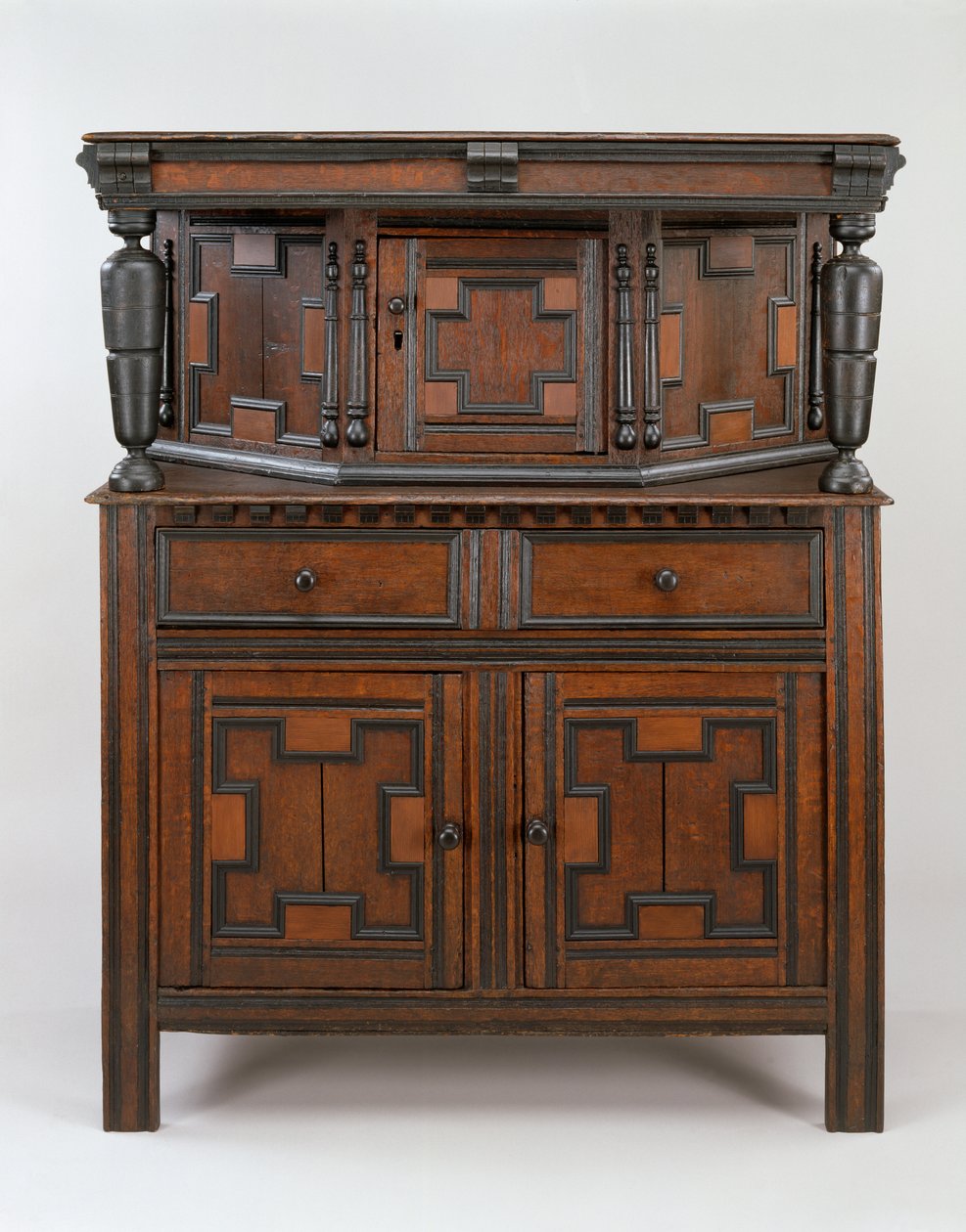 Dolap, Massachusetts, Boston bölgesi, 1667-1700 (kırmızı meşe ve kırmızı akçaağaç) by American School