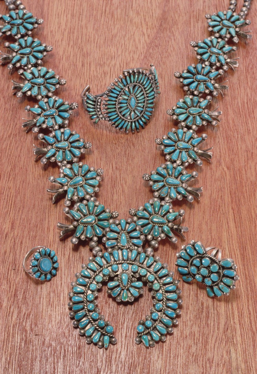Navajo kolye, bilezik ve yüzükler (gümüş ve turkuaz) (ayrıca bkz. 229251) by American School