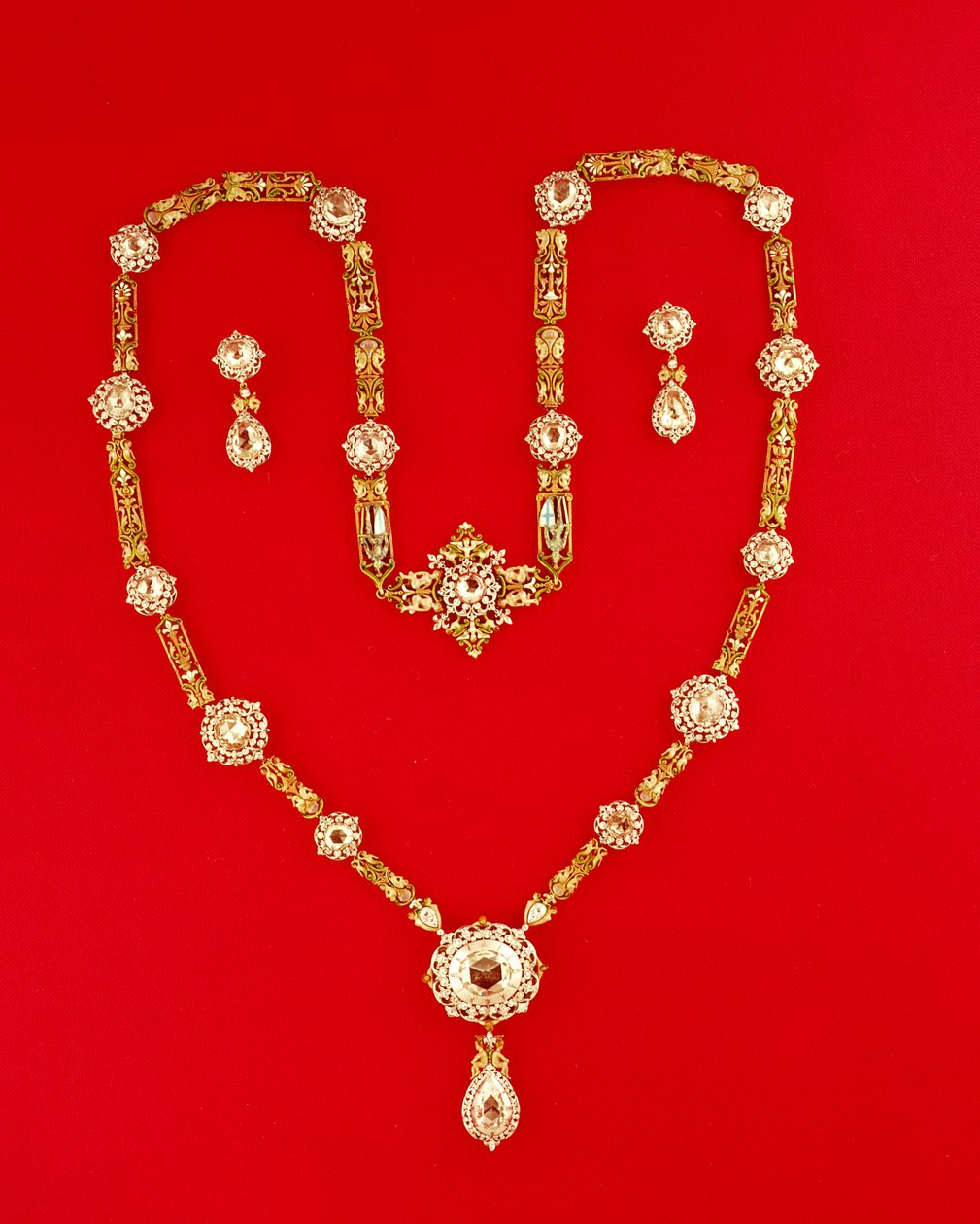 Kolye, Tiffany and Co. New York, 1870 (elmaslar ve emaye yaldızlı) by American School