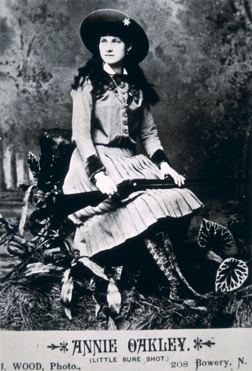 Annie Oakley (1860-1926) (s/b fotoğraf) by American Photographer