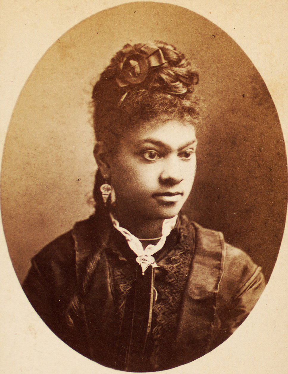 Genç Afrikalı-Amerikalı kadının ziyareti, c.1870 by American Photographer