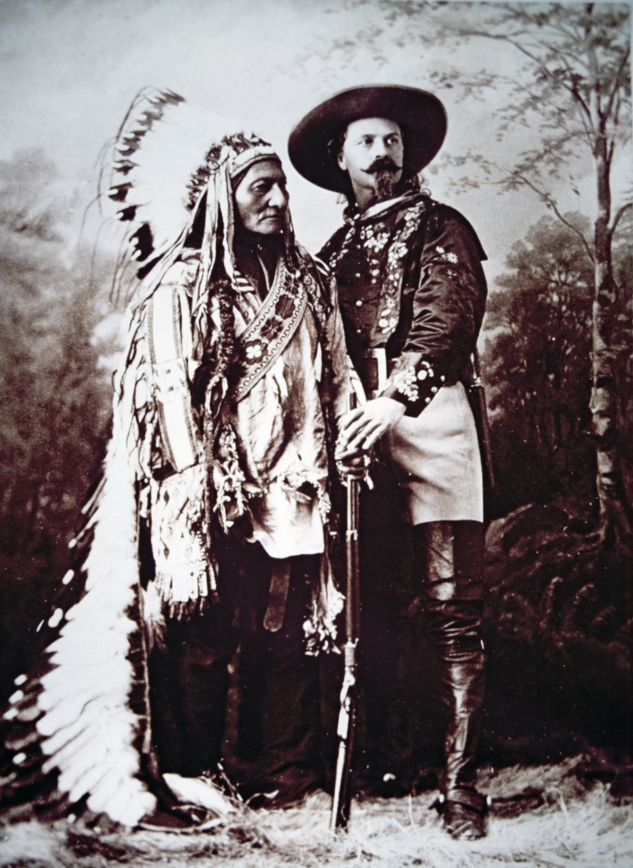 Baş Oturan Boğa (1831-90), Buffalo Bill Cody (1846-1917) ve Vahşi Batı Şovu ile turneye çıktı (s/b fotoğraf) by American Photographer