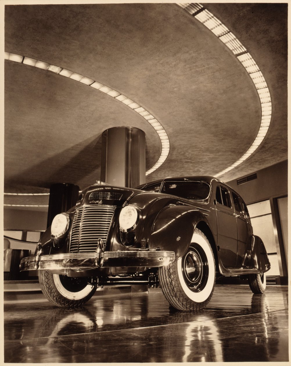 Chrysler Airflow Dört Kapılı Sedan, pub. 1937 (sepya fotoğrafı) by American Photographer