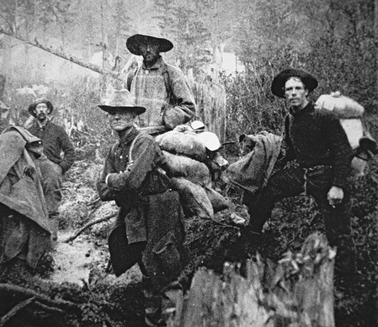 Altın arayıcıları Klondike Gold Rush (1897-98) sırasında Kanada, Yukon Bölgesi