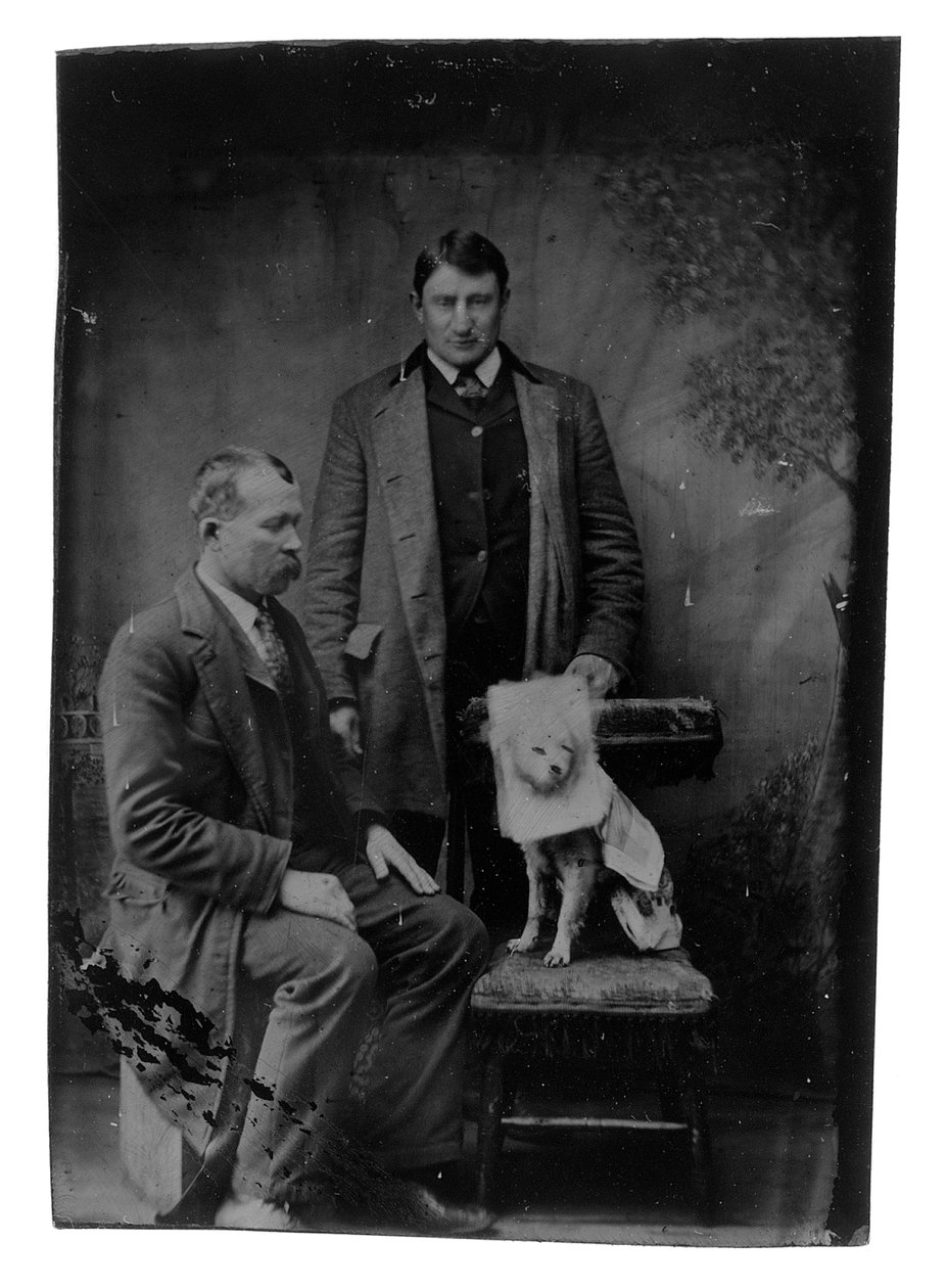 Honus Wagner ve arkadaşı, 1898 dolayları (teneke tipi fotoğraf) by American Photographer