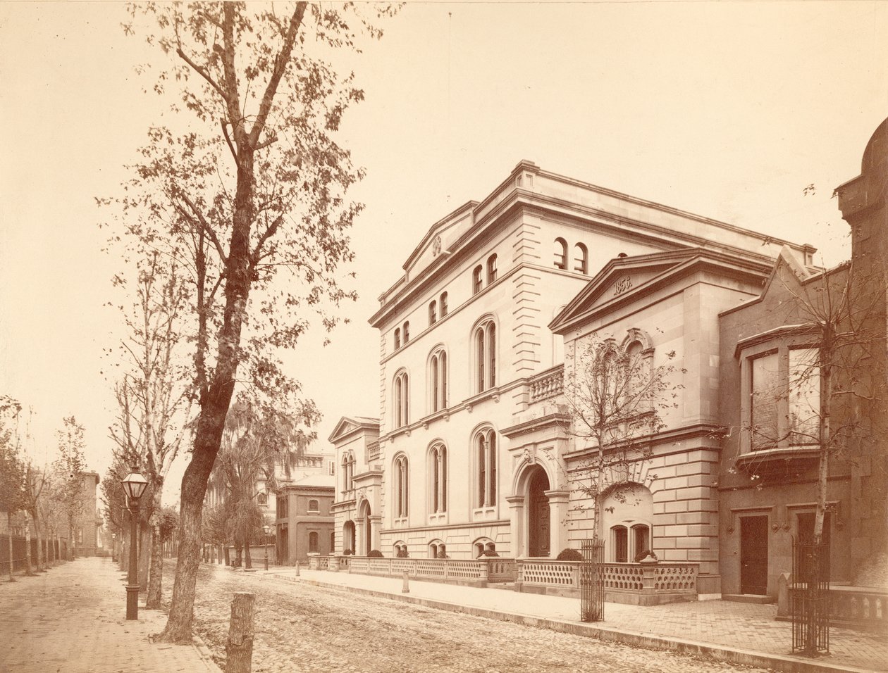 Joseph Harrison Residence, 227 South 18th, East Rittenhouse Square, 1866 (albüm baskısı) by American Photographer